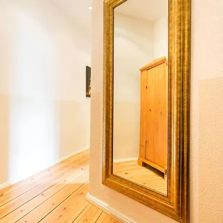 Zentrale Altbauwohnung Im Helmholtzkiez Berlin Exterior photo