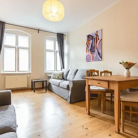 Zentrale Altbauwohnung Im Helmholtzkiez Berlin Exterior photo