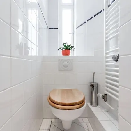 Zentrale Altbauwohnung Im Helmholtzkiez Berlin Exterior photo
