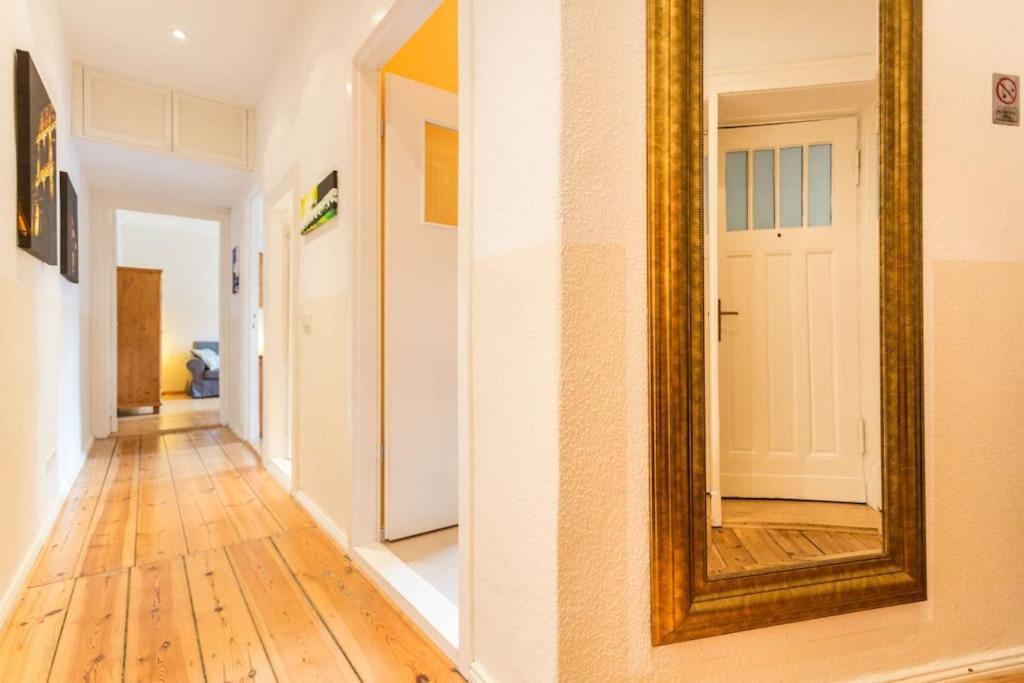 Zentrale Altbauwohnung Im Helmholtzkiez * Berlijn